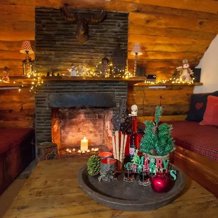 Dandy Agoriani - Erato - Fireplace